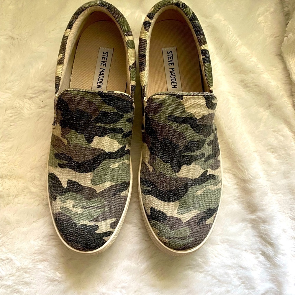STEVE Madden Lite Camo Shoes Size 8 1/2 M